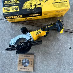 ATOMIC 20V MAX Cordless Brushless 4-1/2 in. Circular Saw (Tool Only)