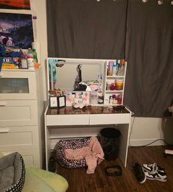 Make up vanity