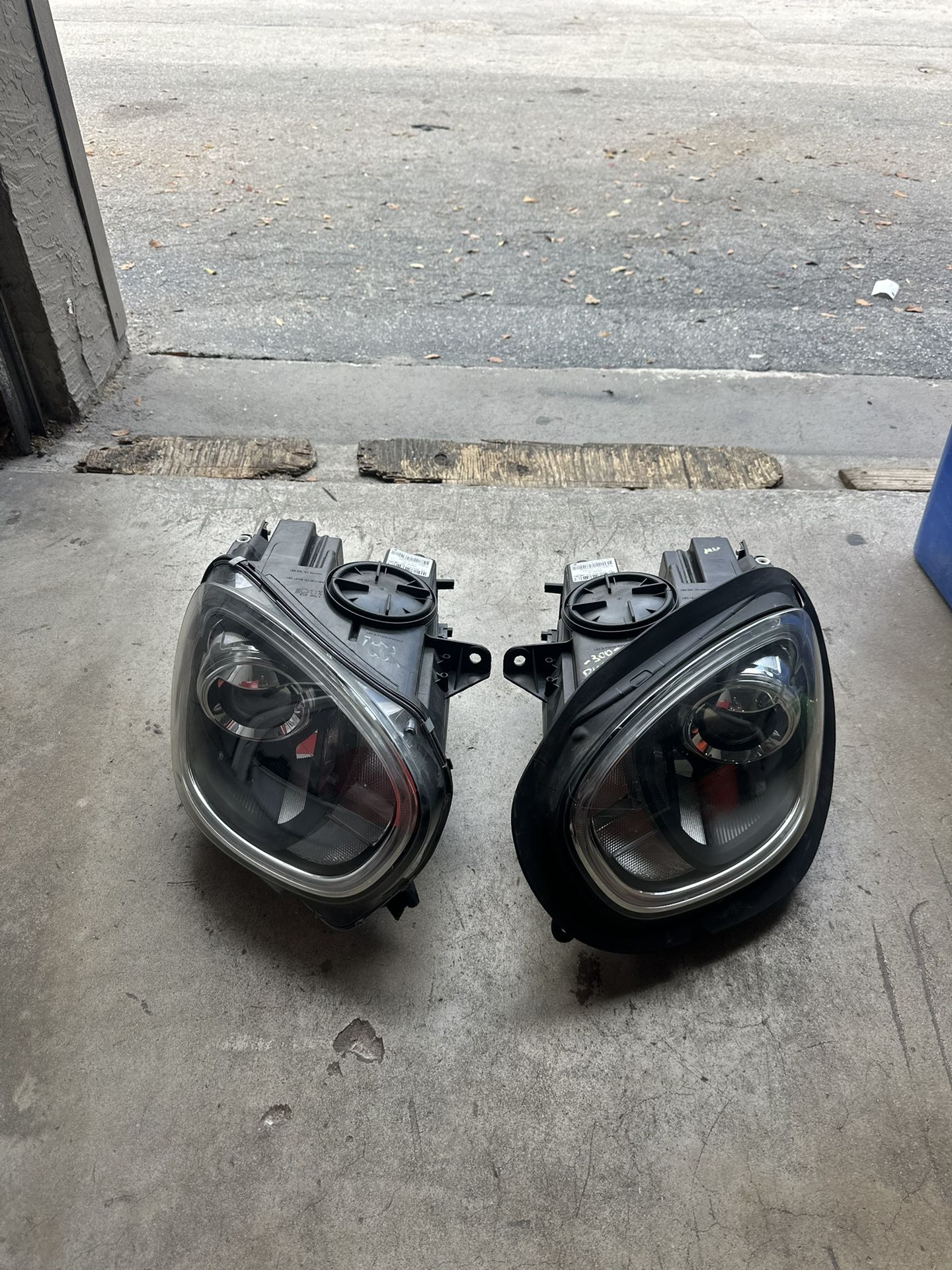 MINI COUNTRYMAN F60 OEM LEFT AND RIGHT LED HEADLIGHT HOUSING 2017-2020