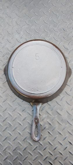 Unmarked Lodge #5 cast Iron 3 Notch Skillet 