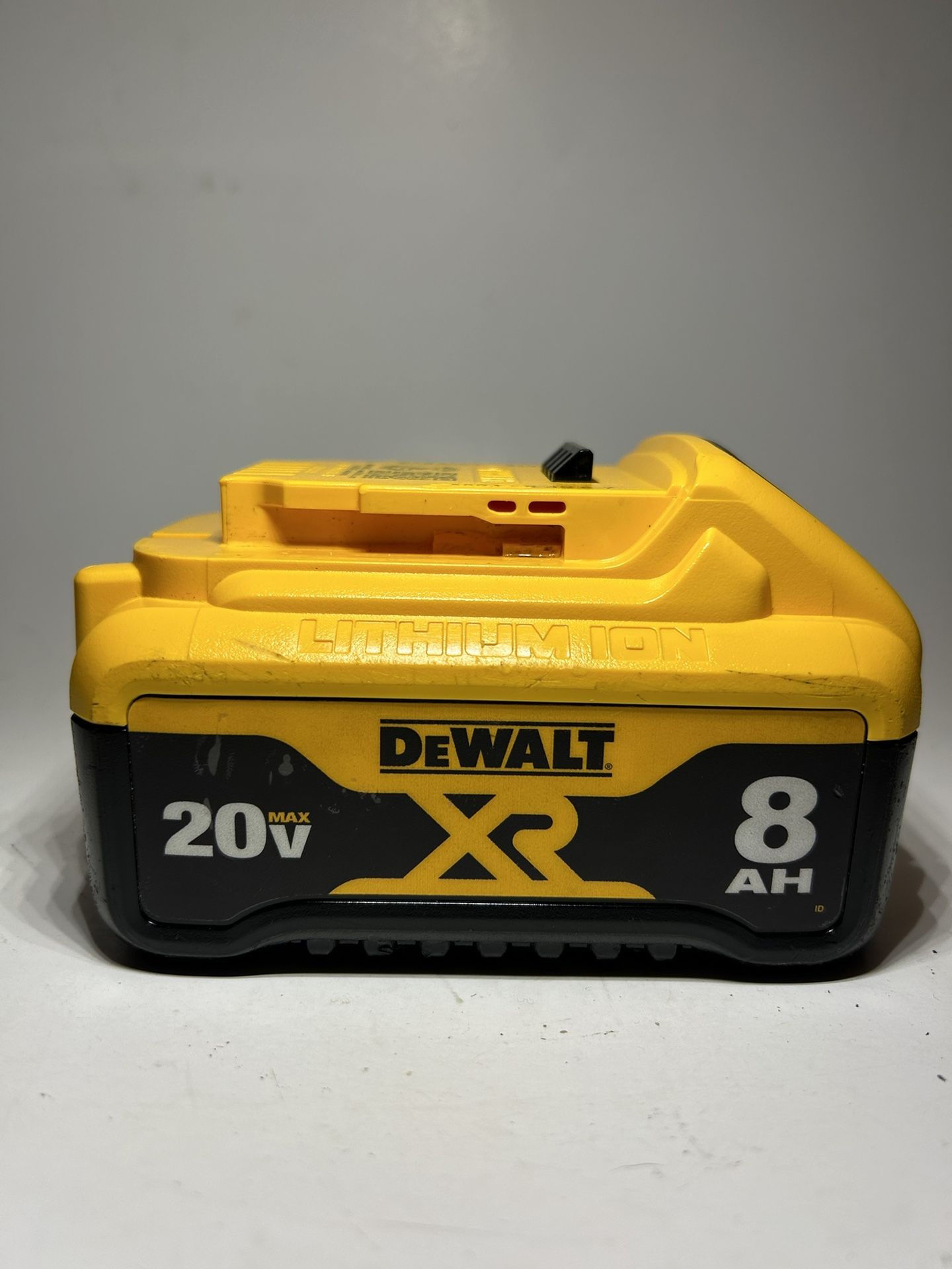 Dewalt 20V XR 8 AH Battery