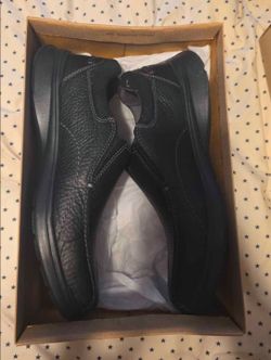 Never worn Clarks Men's Cotrell Step slip-on size 9/2