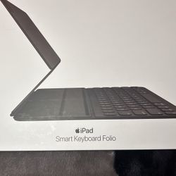 iPad 12 Smart Keyboard