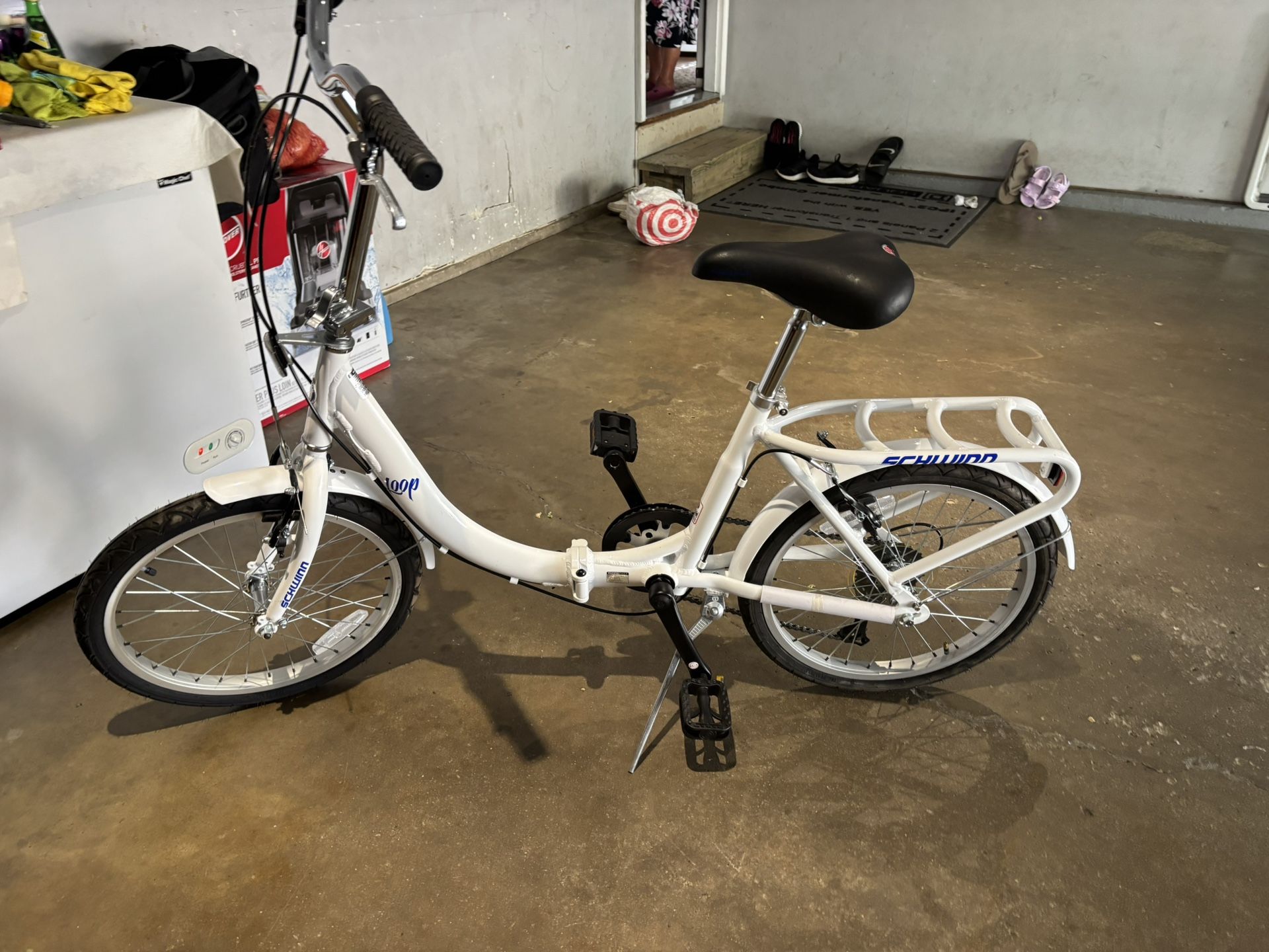 Schwinn Loop Adult Folding Bike 20-inch 7-Speed Drivetrain