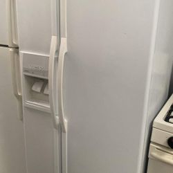 Whirlpool 33by 67 Refrigerator For $399