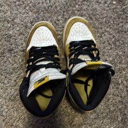 Used for 2 weeks- Nike 1s      Size 6      New balance shoe box