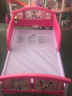 Minnie Mouse toddler bed w/ mattress