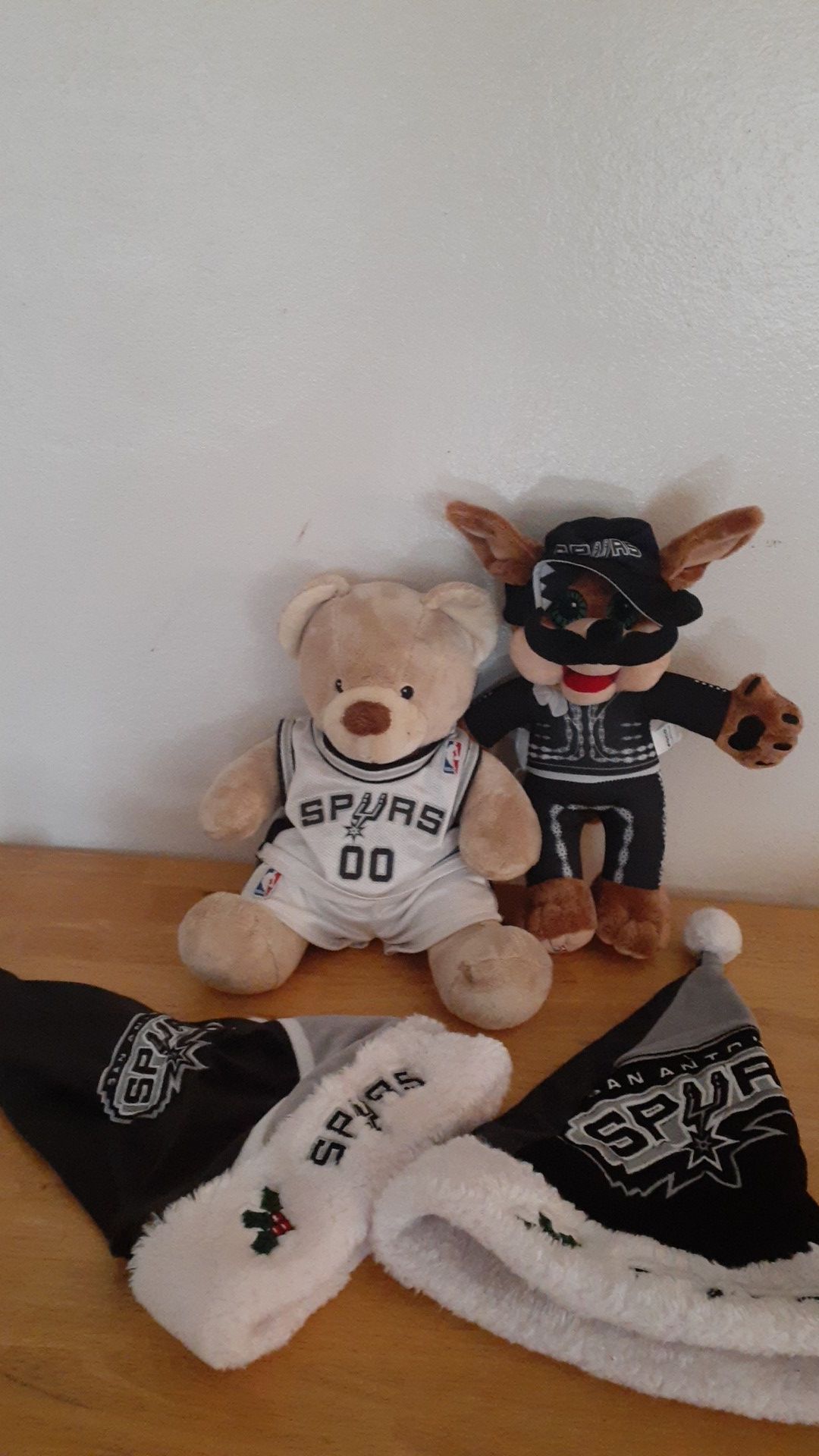 Spurs Build A bear, Spurs Coyote, Spurs Xmas Hats Rampage Mascot