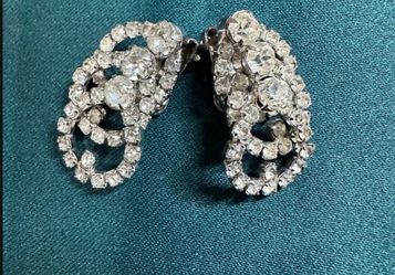 Vintage Unsigned Brilliant Rhinestone Swirl Loop Statement Clip On Earrings