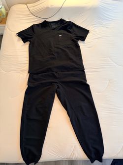 FIGS Black Gray Scrub Set – V-Neck Top & Jogger Pants