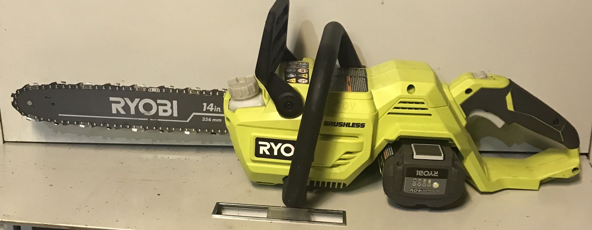RYOBI RY40503 40V 14 INCH BRUSHLESS CORDLESS CHAIN SAW Kit 4Ah Battery