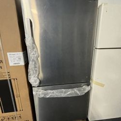Refrigerator Hisense 31”.1 New 