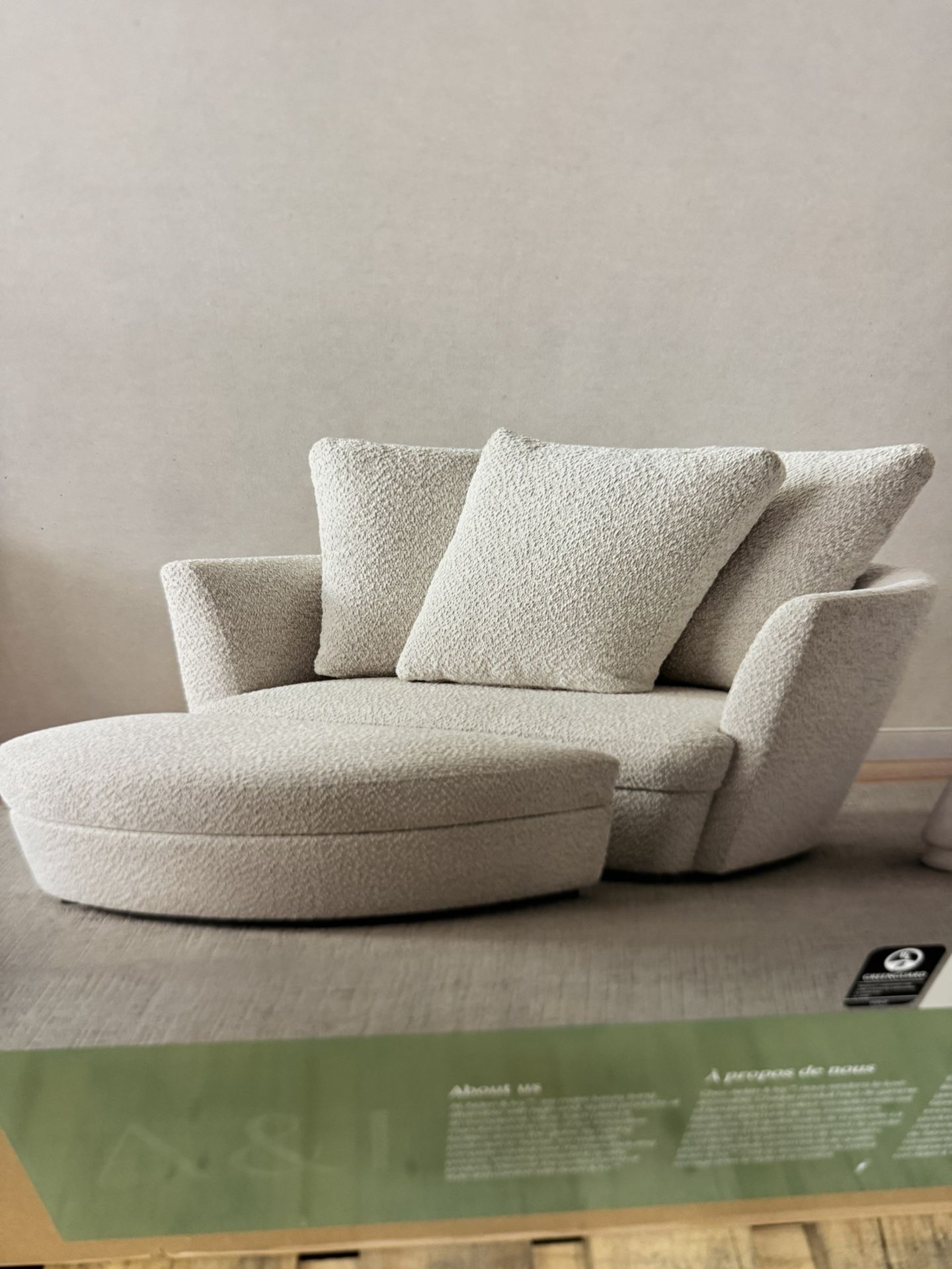 New In Box Accent Chair With Ottoman Storage