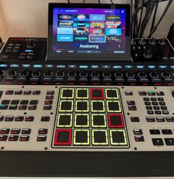 Akai MPC XL: Sampler/Synthesizer/Midi Seq/ Effects/ Music Production