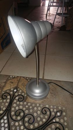 Desk lamp