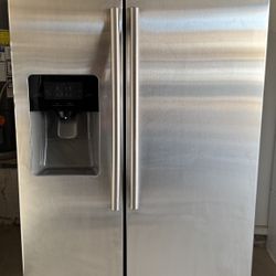 Samsung 25 Cubic Feet Side By Side Refrigerator, LED Lights, 36”w X 32”d X 70”h, New Control Damper, Great Condition, Can Help With Delivery 