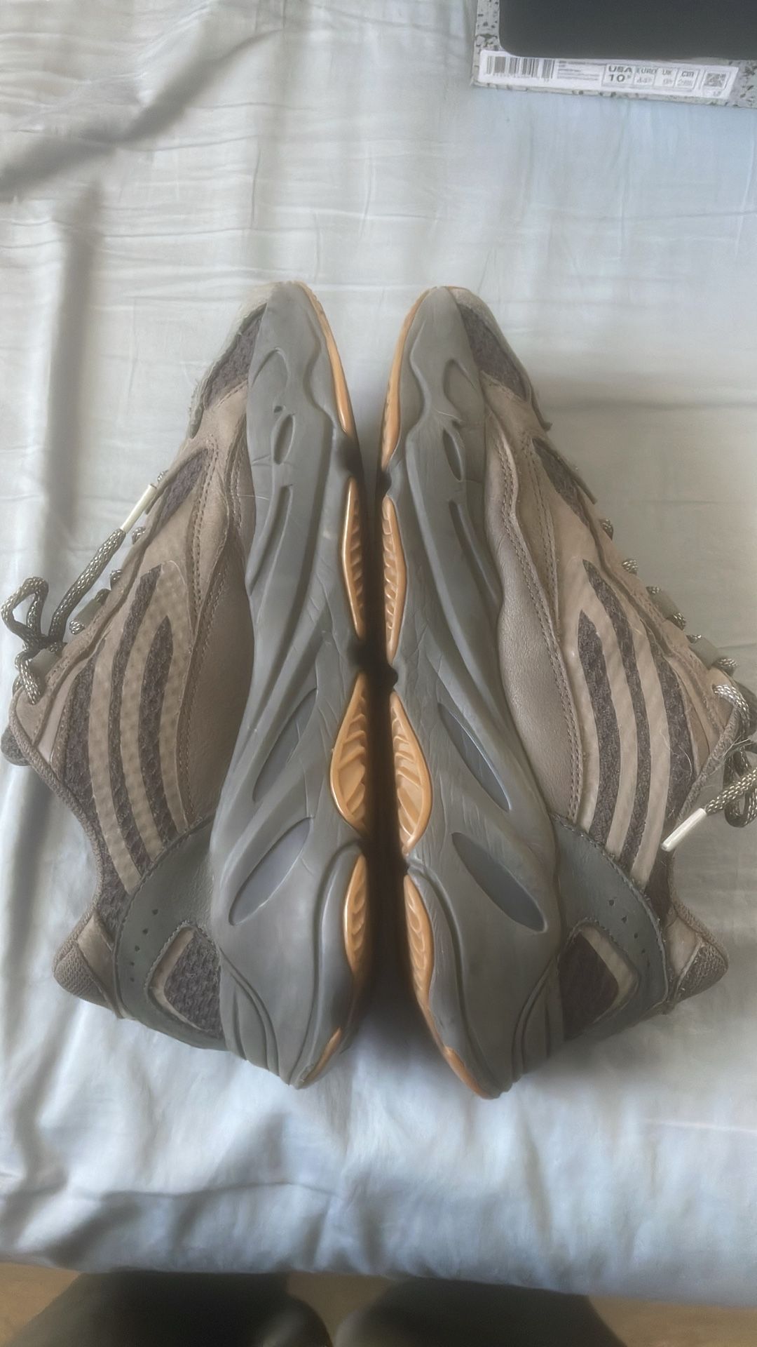 Adidas Yeezy 700v2