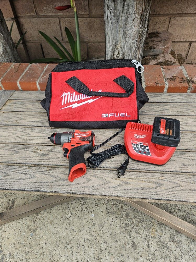 Milwaukee M12 Fuel Hammer Drill Kit