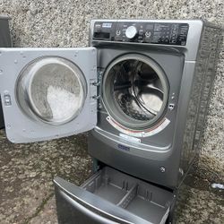Maytag pedestal washing machine in excellent condition🔥