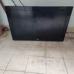 32 LG W/wall Mount 