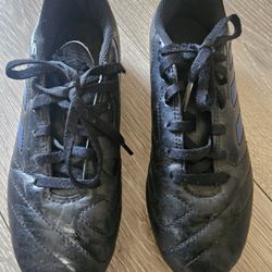 Used Size 3 1/2 Adidas Soccer Shoes