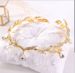 Gold Leaf Bridal/Quince Crown Tiara with Crystal Drops