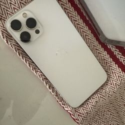 I phone 13 pro max  pick up in Perris read description  in the pictures  firm price