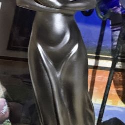 Est 18.5 Inches Tall