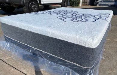 Cal King Bamboo Cool Gel Memory Foam!!