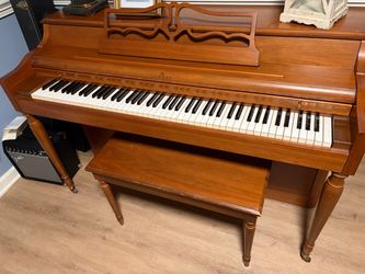 Lowrey Piano