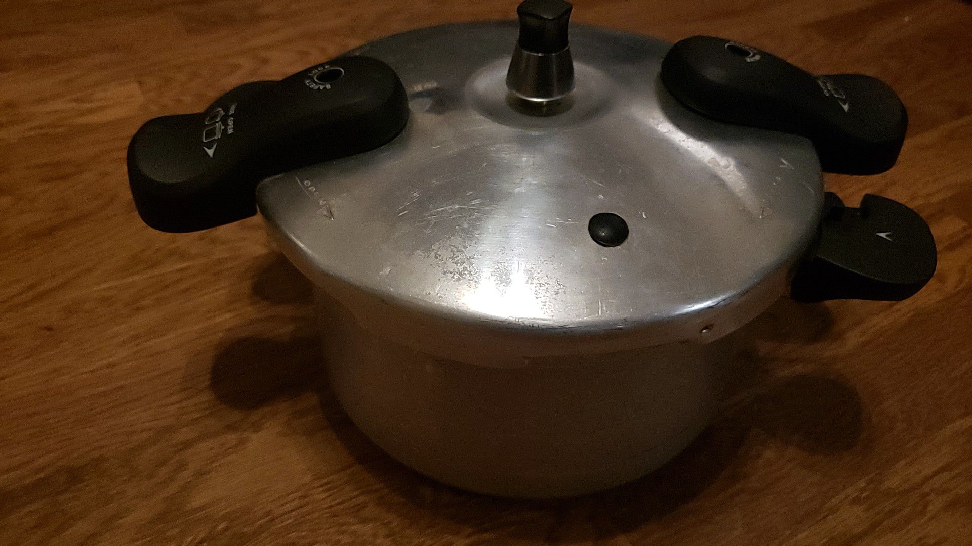 Basic Essentials 5 quart Pressure Cooker Pot Kitchen Supplies
