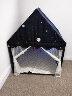 Kids play tent