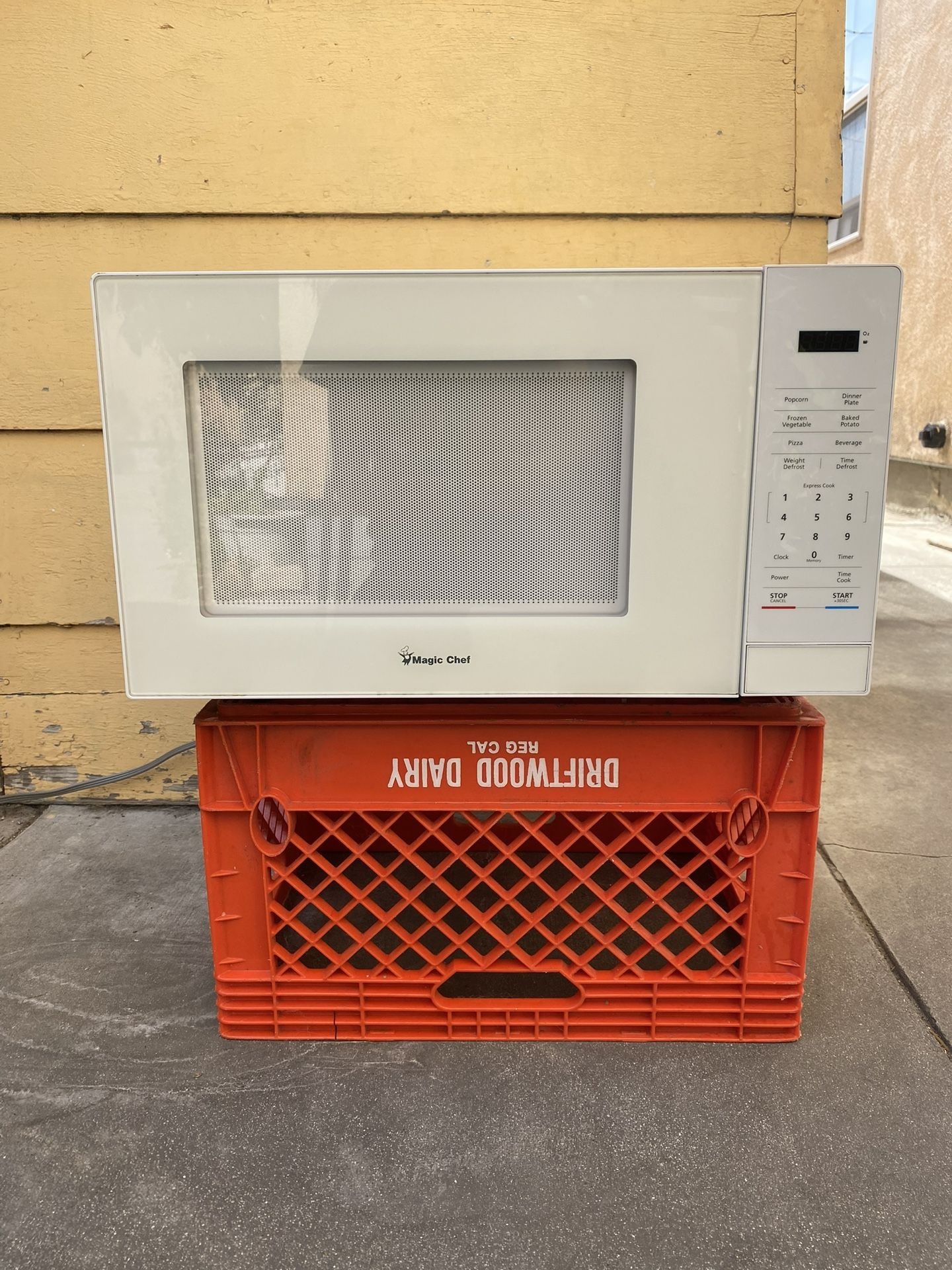 Magic Chef 1.1 cu. ft. Countertop Microwave, 1000 Watts, Light is out, Everything else works excellent.
