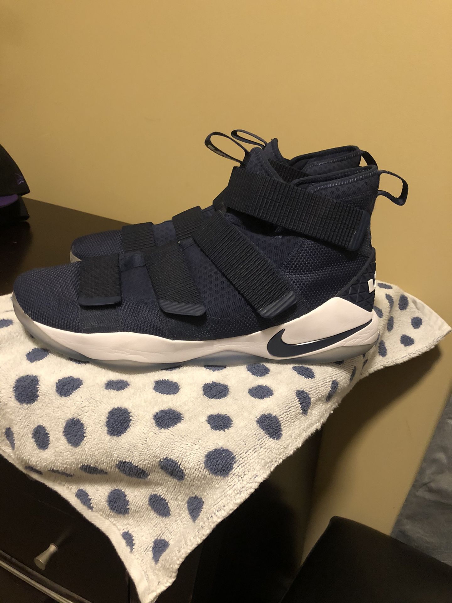Nike Lebron Soldier XI 11 Shoes