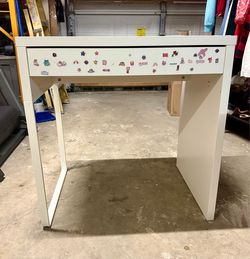 FREE Small Desk 29” x 19.5”