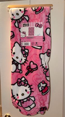 Hello Kitty Valentines Throw (50inx70in)