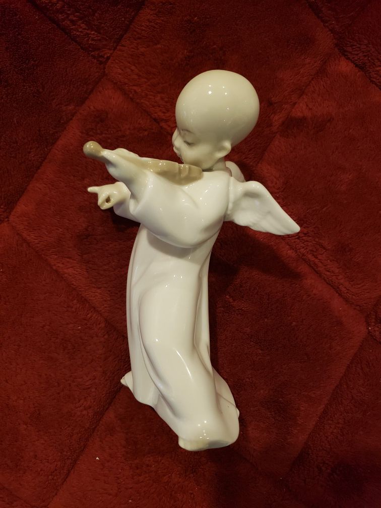 6 inches Chinese Violinist Lladro figurines.