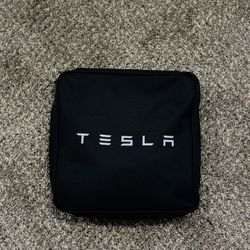 Tesla - Mobile Connector 