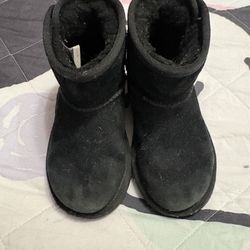 Uggs kids size 11c