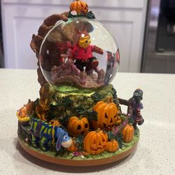 Disney Winnie the Pooh Halloween snow globe