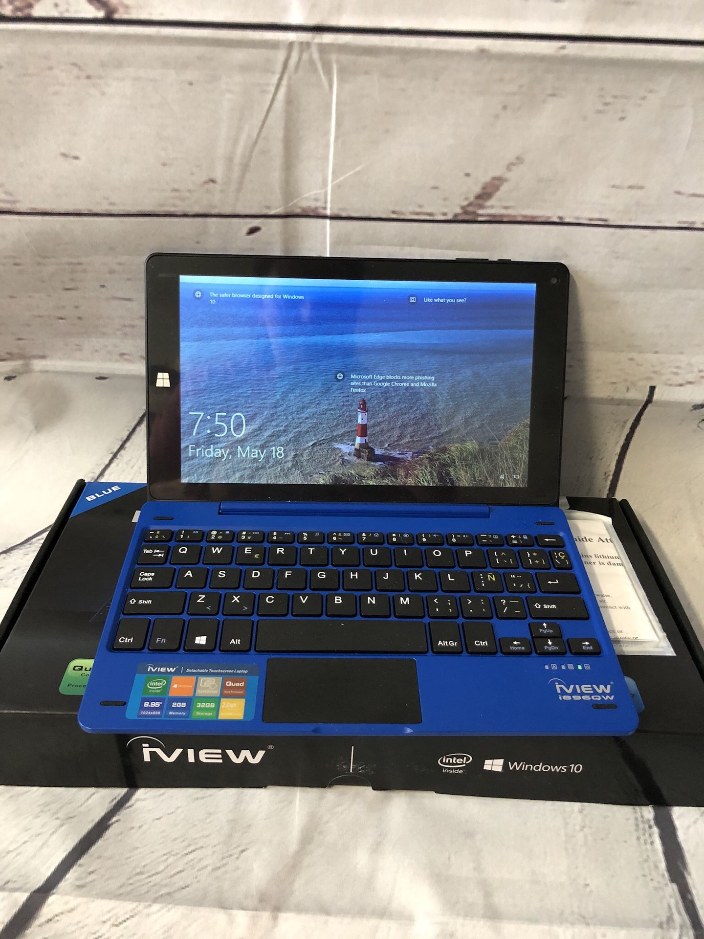 Touchscreen laptop tablet 9”
