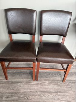 Set of 2 dining room chairs