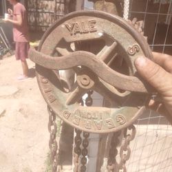 Vintage 1 Ton Screw Geared Block Chain Fall.