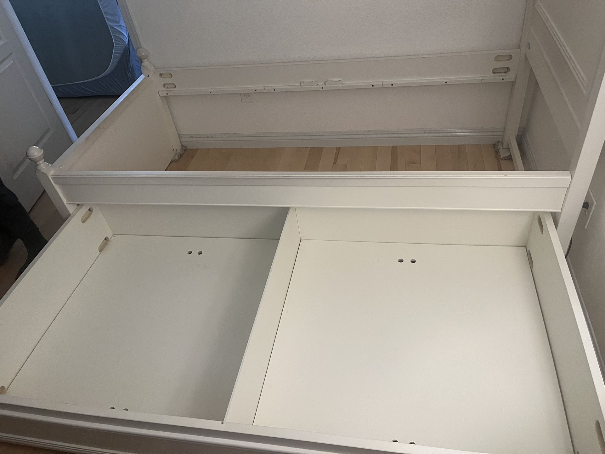 For Sale: Double Twin Bed – Great Condition 🛏️