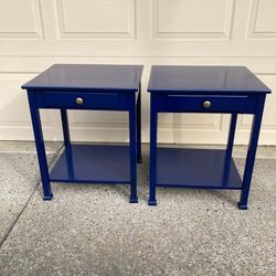 Pair of nightstands/ side tables 