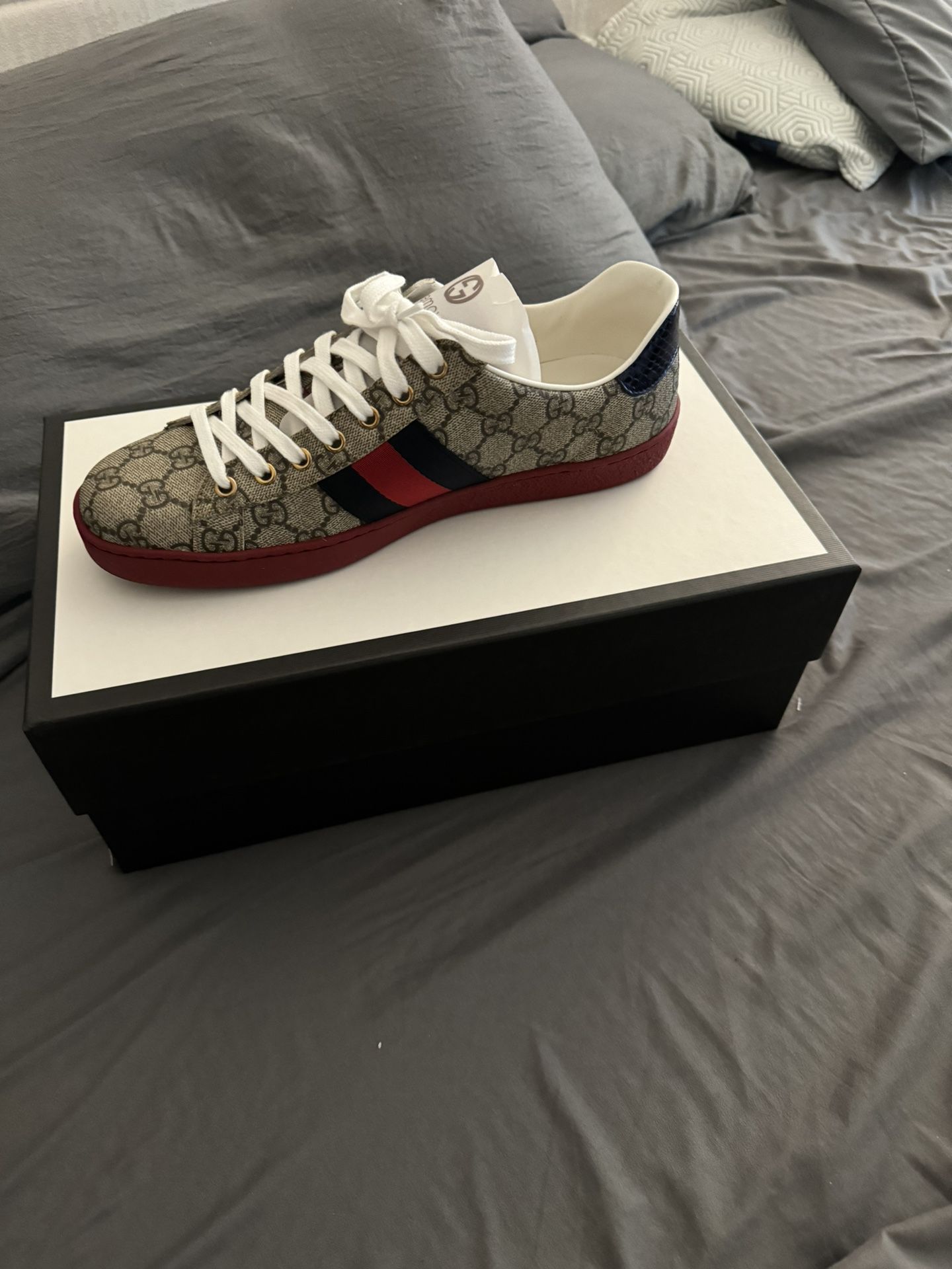 Gucci Ace GG Supreme Red Size 8 New 