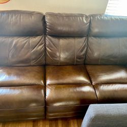 Electronic Reclining Couch