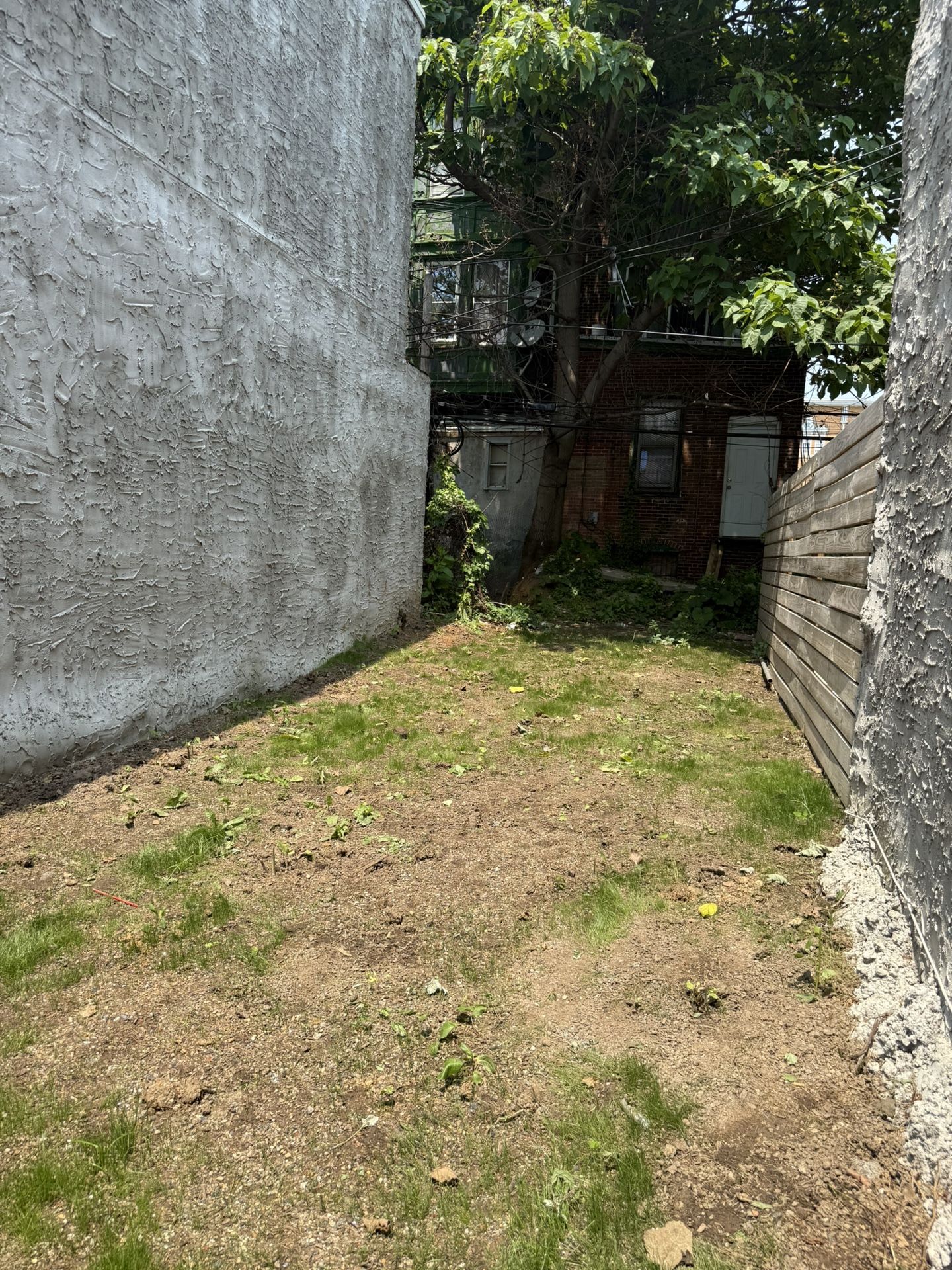 RM1 LOT FOR SALE NEAR TEMPLE UNIVERSITY OFF BROAD AND ALLEGHENY.