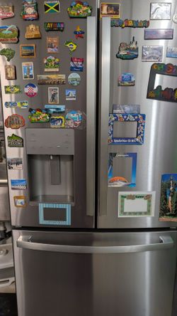 Collectors! All $20 Here are 48 refrigerator magnets a great opportunity all $20. Oportunidad todos $20 bellos Magnet para Nevera