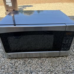 🔥 FOR SALE: One Legendary Microwave That Has NEVER Let Me Down (Unlike My Ex)